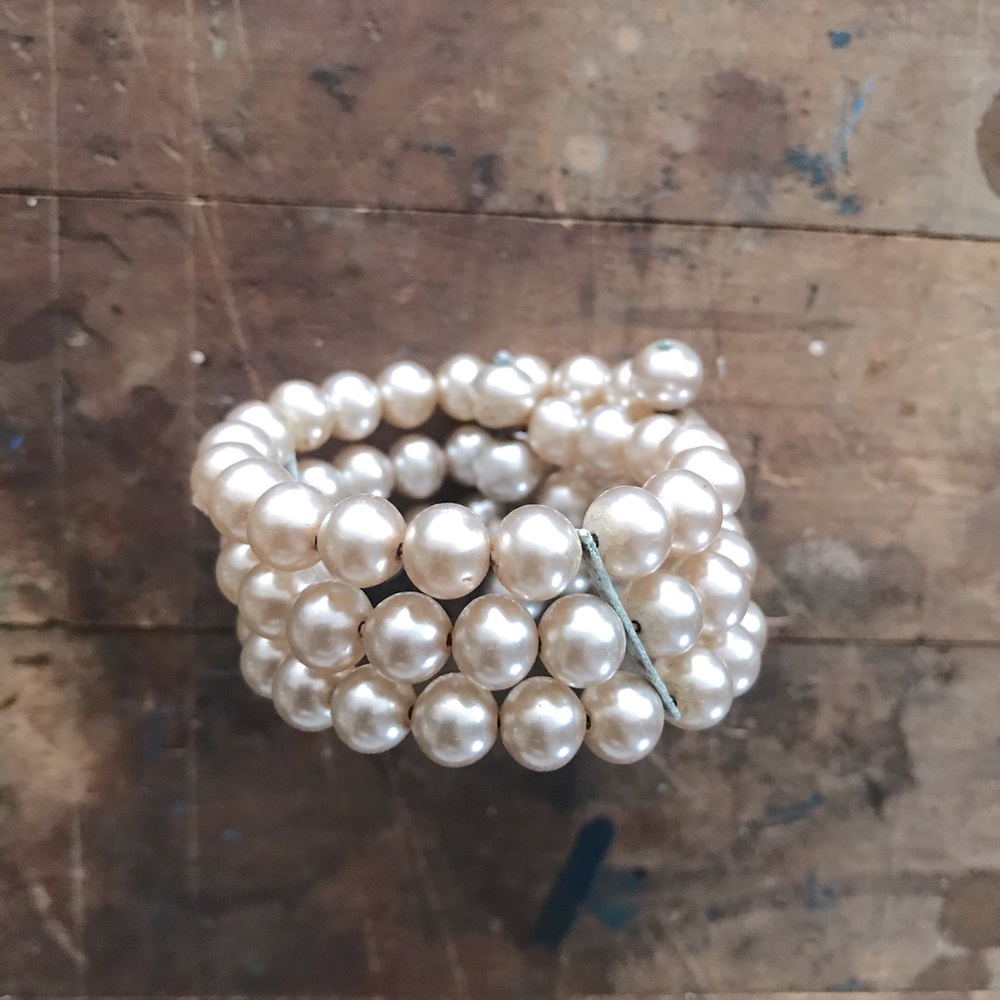 Vintage costume cream pearl three strand bracelet